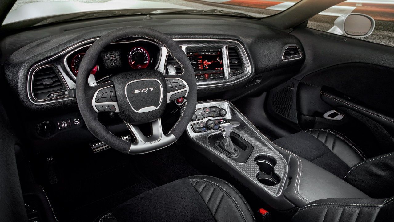 Dodge Challenger SRT Hellcat Redeye interior